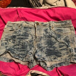 Original Route 66. Denim shorts. Size 9/10. Super cute wish they fit me :(